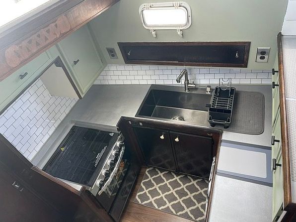 100 Locust St