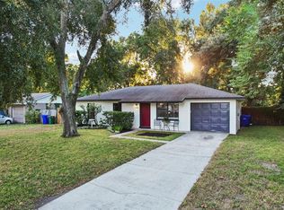 1360 Cedar Ave, Tavares, FL 32778