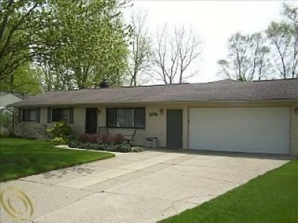 1083 Penarth St, Commerce Township, MI 48382
