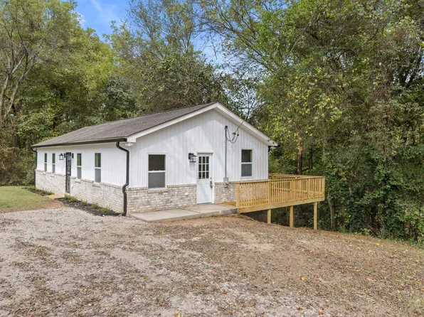 295 Spring Dr, Muscle Shoals, AL 35661