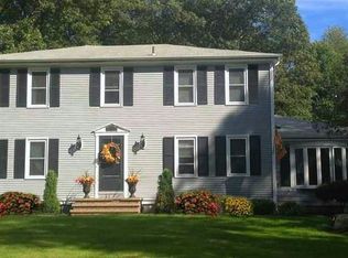 55 Sedgefield Rd, North Kingstown, RI 02852