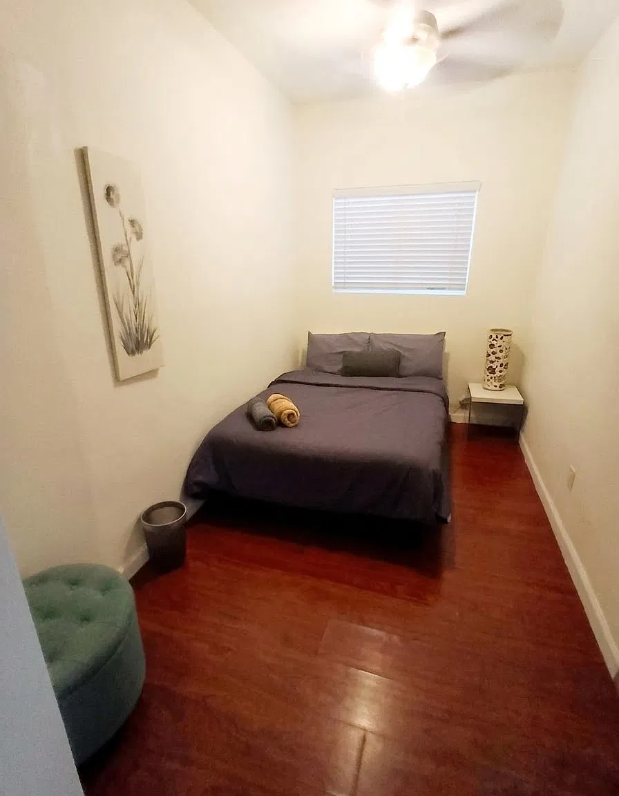 712 E Pierce St — Photo 3