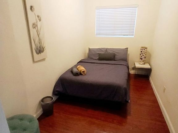 5th image of 712 E Pierce St APT 1