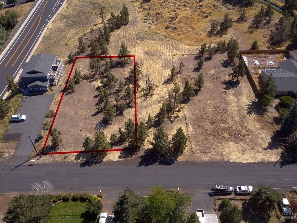1st image of 2718 SW Glacier Ave