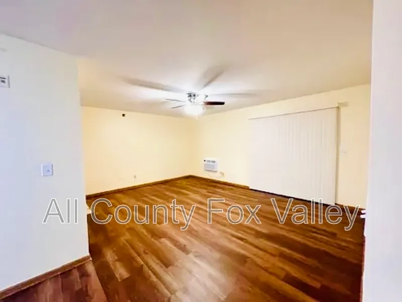 2 bed, 1.0 bath, $1,400 — Photo 4