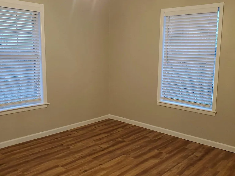 202 McElroy St — Photo 16