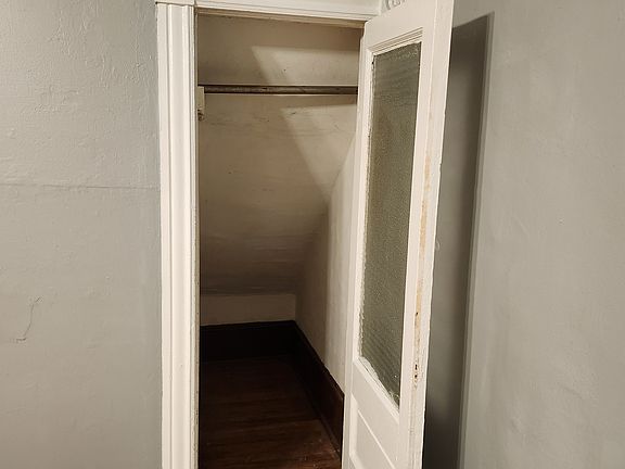 5th image of 1381 Narragansett St