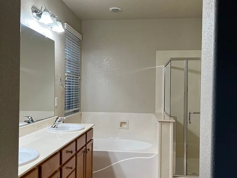 2338 Dunsley Cir — Photo 34