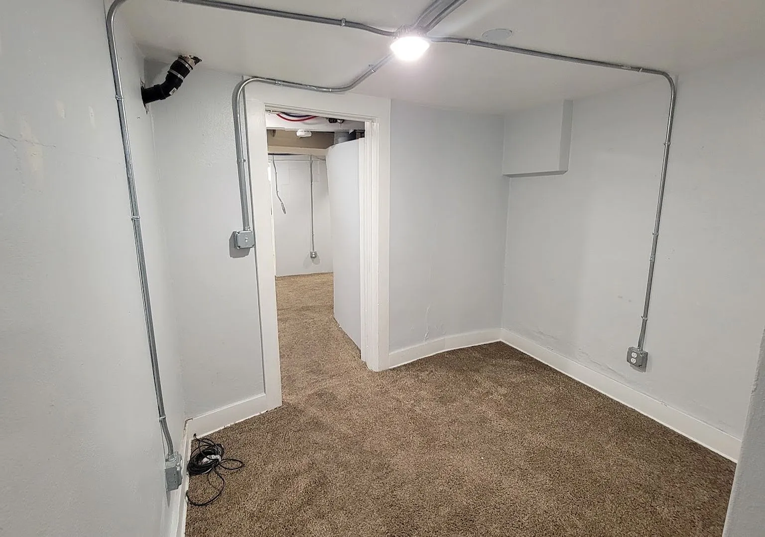 Move-In Special! Private 2BR Basement Unit Historic Building, Utilities Included — Photo 4