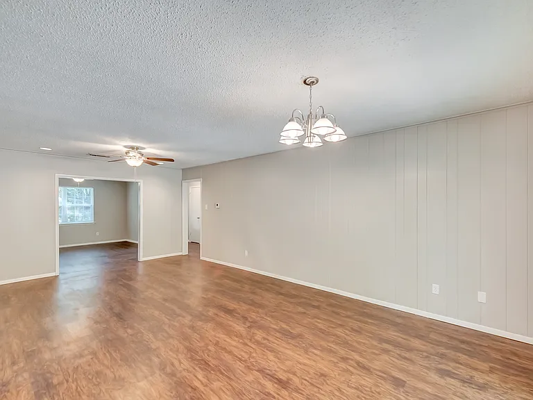 2833 Kingsbury Ave — Photo 15