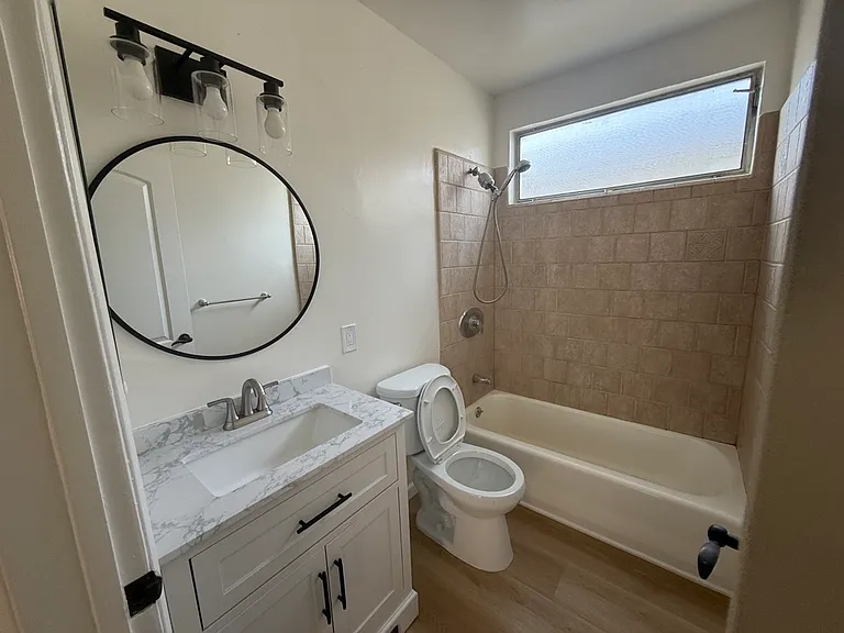 423 S Sherbourne Dr #6 — Photo 7