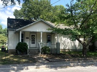 1001 E Esther St, Taylorville, IL