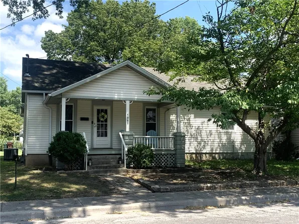 1001 E Esther St, Taylorville, IL 62568