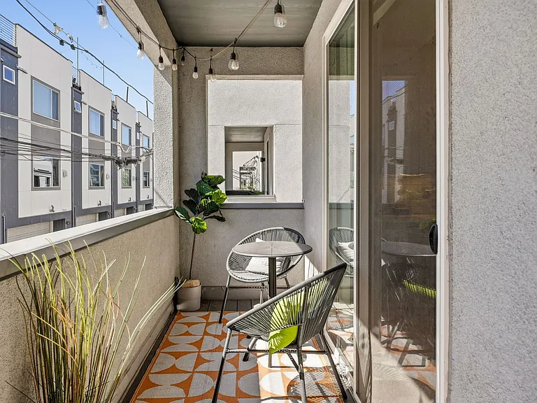 1731 Irving St #105 — Photo 28