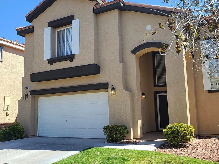 550 Artola St — Photo 3