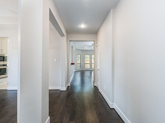 3rd image of 4601 Hummingbird St