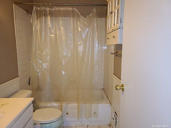 2nd image of 231 Springmeadow Dr Unit N