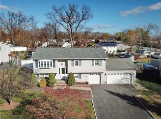 35 S Lilburn Dr, Garnerville, NY 10923