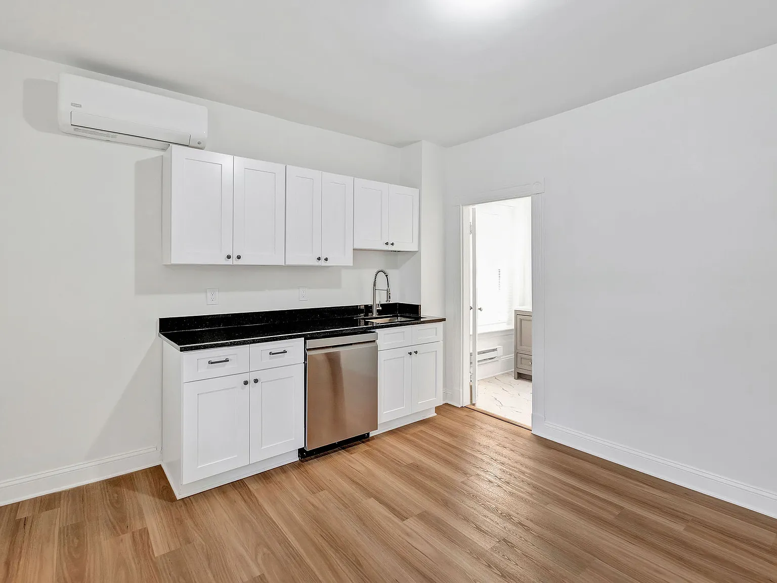 4 bed, 1432 sqft, $4,500 — Photo 4