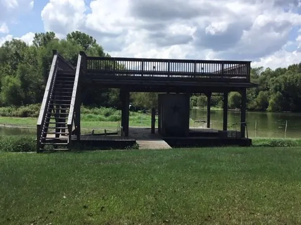 351 S Lakeside Dr, Huntsville, TX 77320