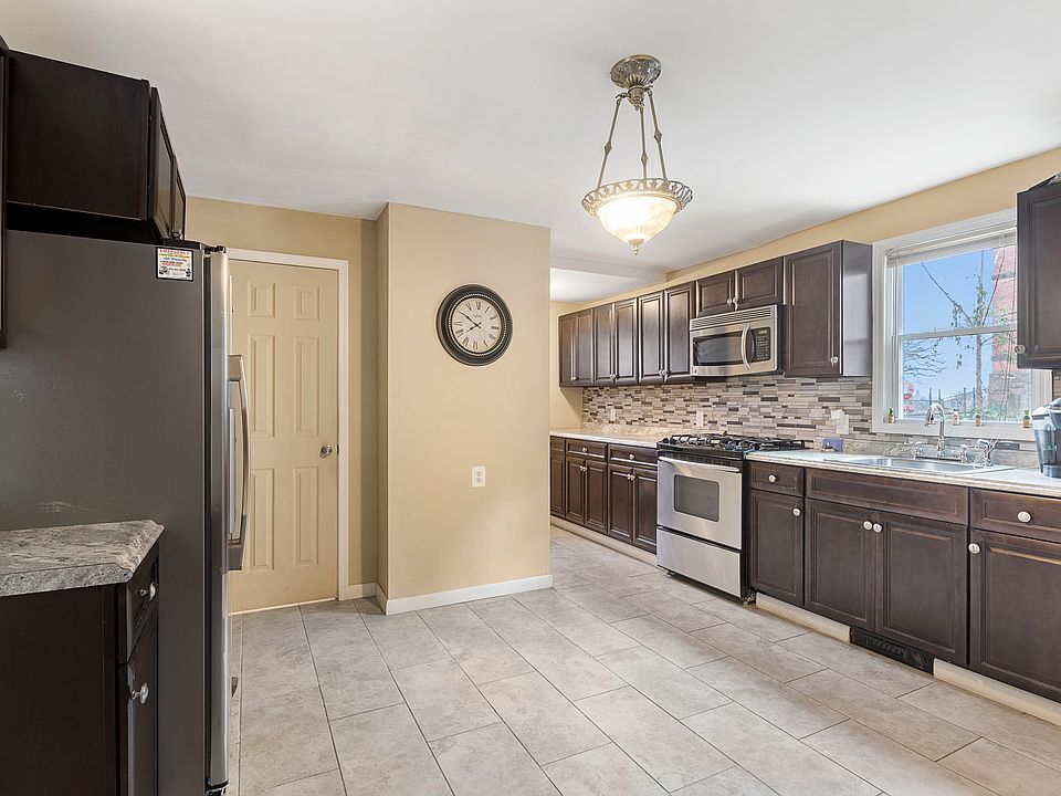 2nd image of 475 White St