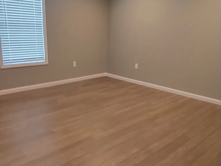 222 Longwood Ln — Photo 12