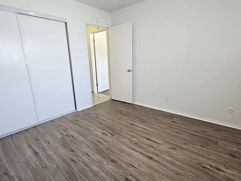 Baldwin Ave. Apartments — Photo 10