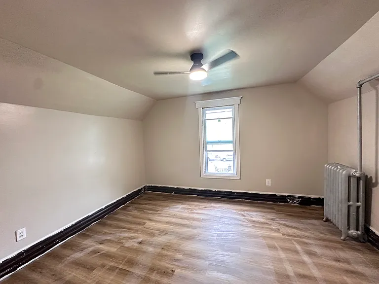 2 of 3 rooms upstairs