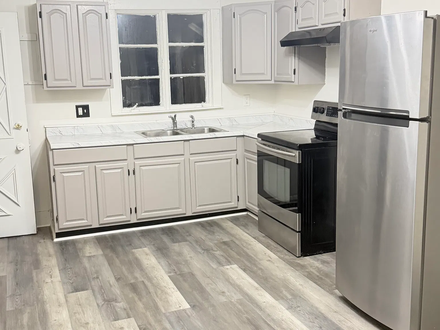 1 bed, 1300 sqft, $1,200 — Photo 1
