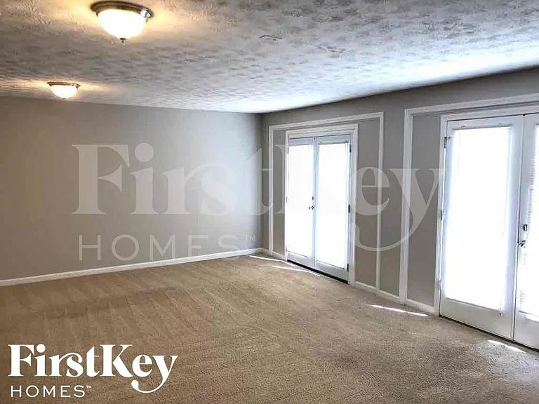 5623 Crystal Hl — Photo 11