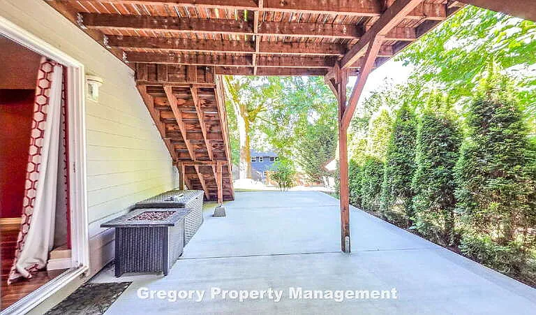 17606 Brook Blvd — Photo 24
