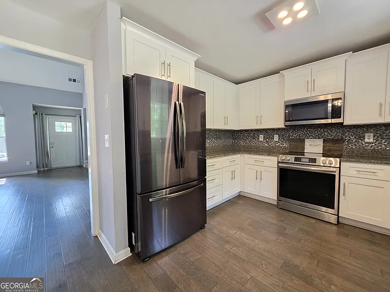 241 Hamilton Dr — Photo 4