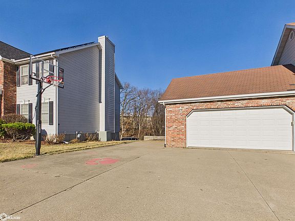 3rd image of 31 Cambridge Ct