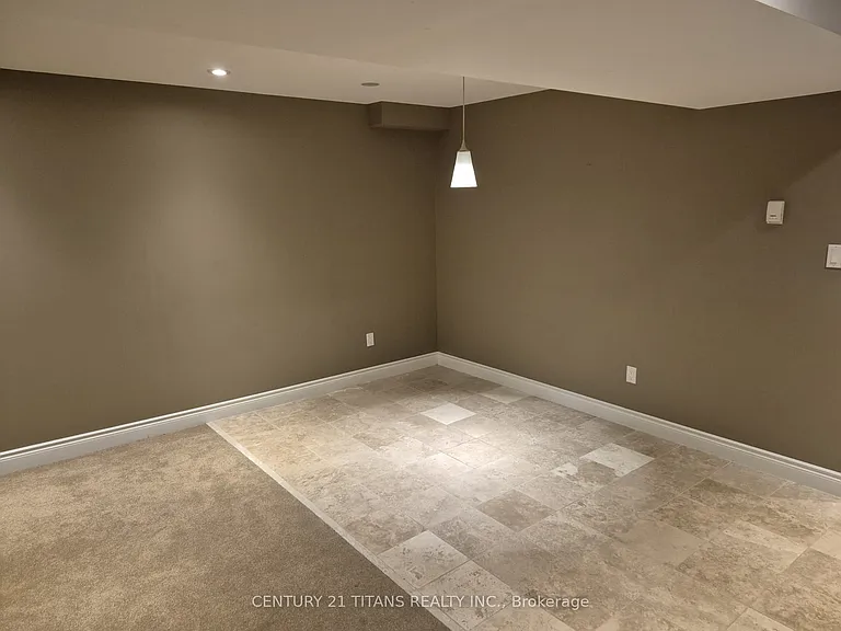 170 Tawny Cres — Photo 29