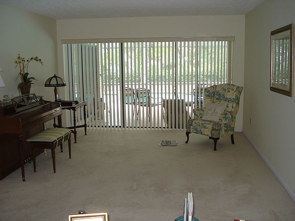 5th image of 1013 Hollyberry Ct