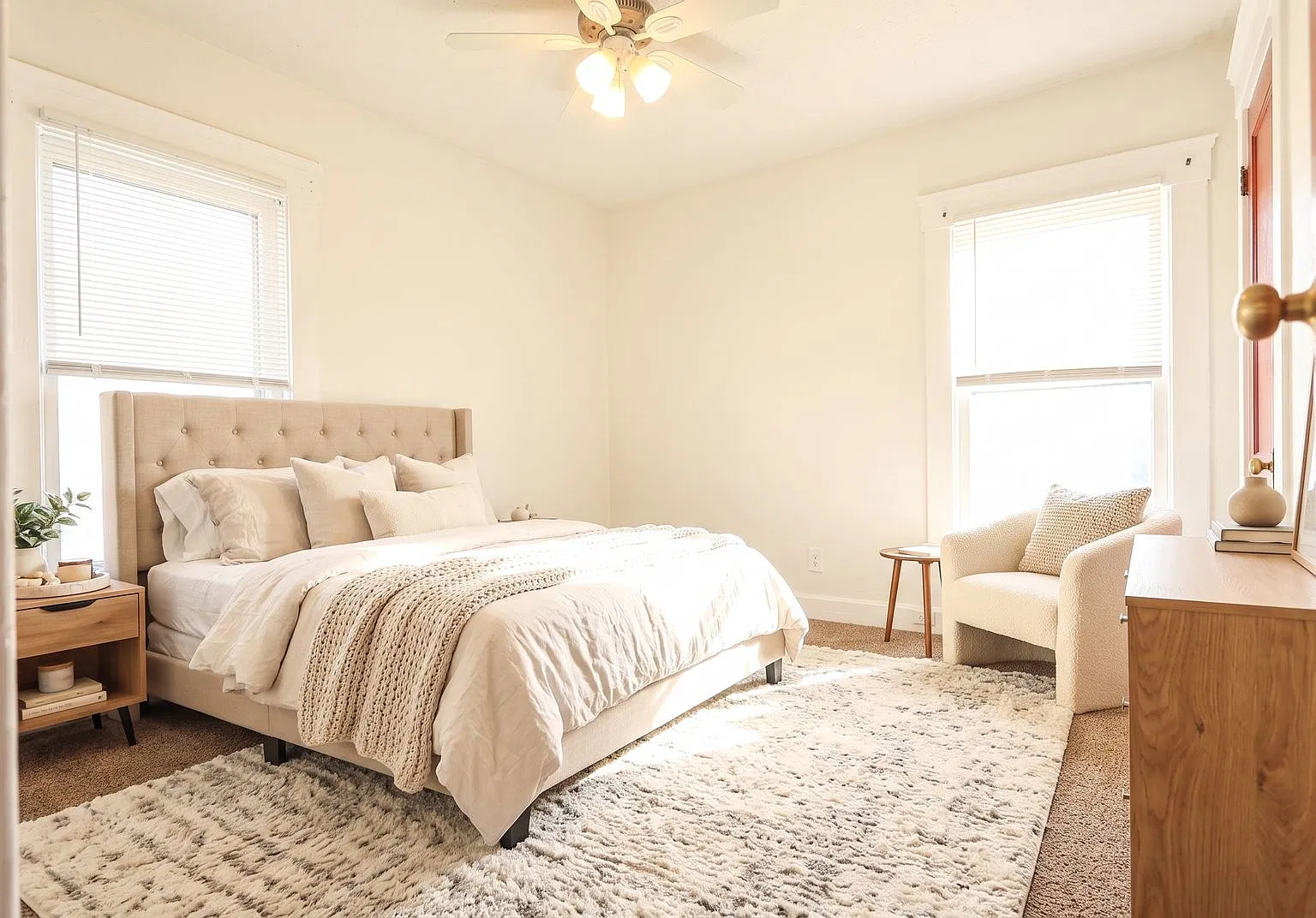 Spacious 3 bedroom 1 bathroom home near Lakefront Reservation! — Photo 3