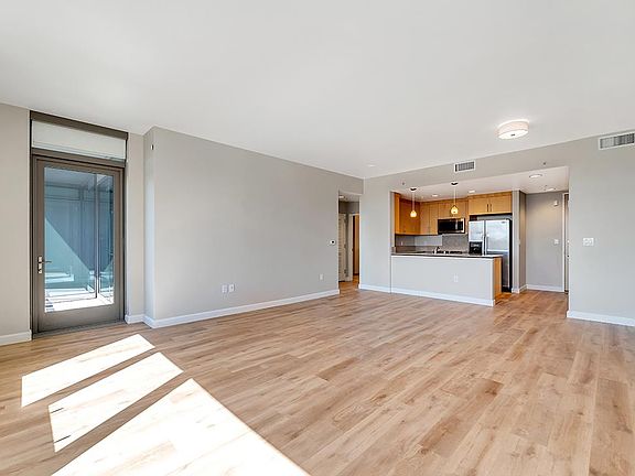 4th image of 38 N Almaden Blvd Unit 909