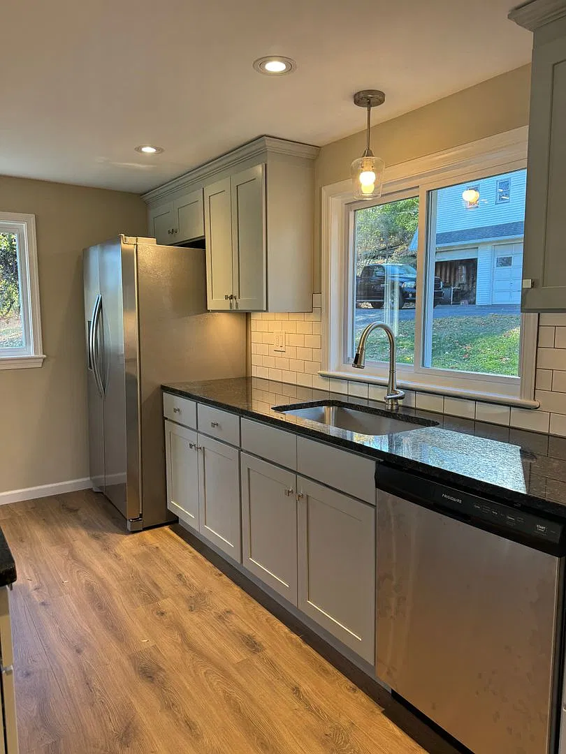 Rent to Own home with garage, yard, new kitchen and views — Photo 3