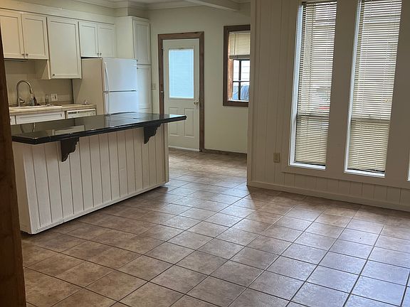 3rd image of 607 Easton Dr