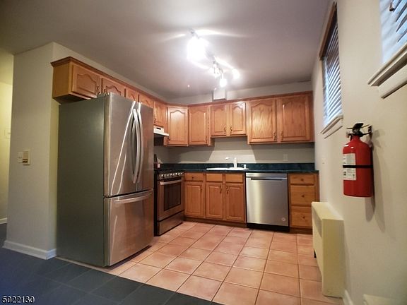 3rd image of 284 Claremont Ave #B9-2