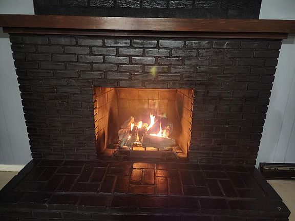 3rd image of 1565 Apple Valley Dr