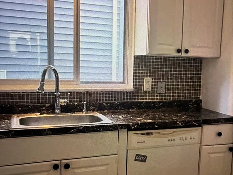 731 E Walnut St #2 — Photo 10