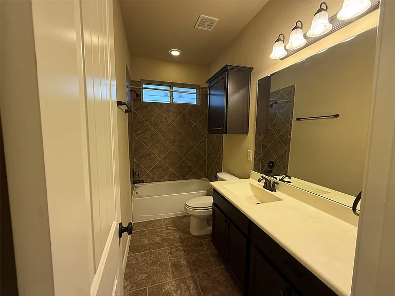 24311 Piazza Dr — Photo 5