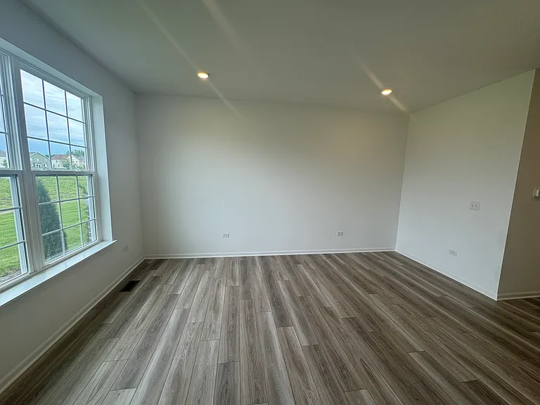 7725 Nightshade Ln — Photo 6