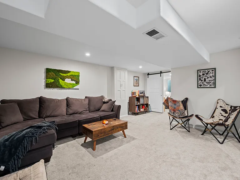 3240 Oneida St — Photo 9