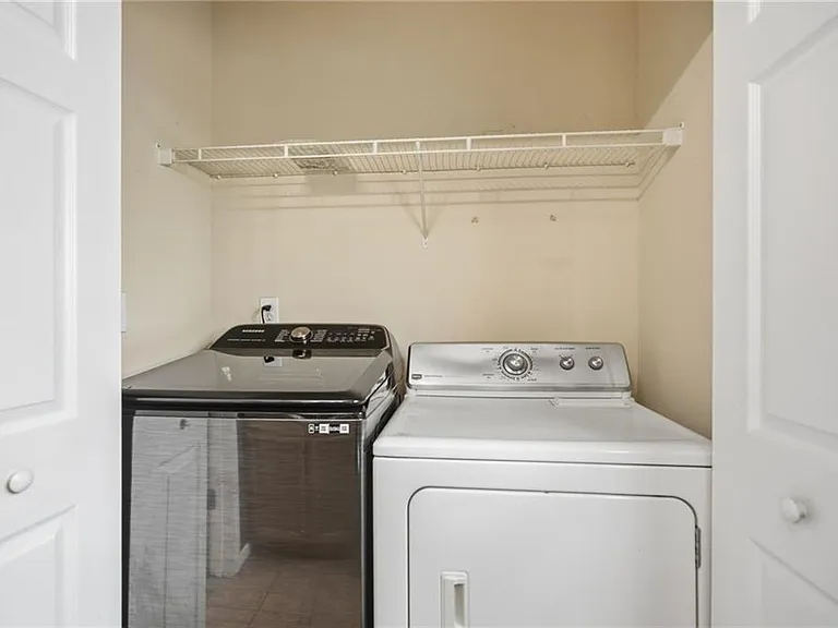 4830 Liberty Plz — Photo 9