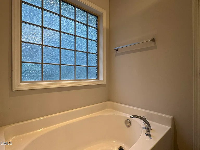 202 Cypress Hill Ln — Photo 27