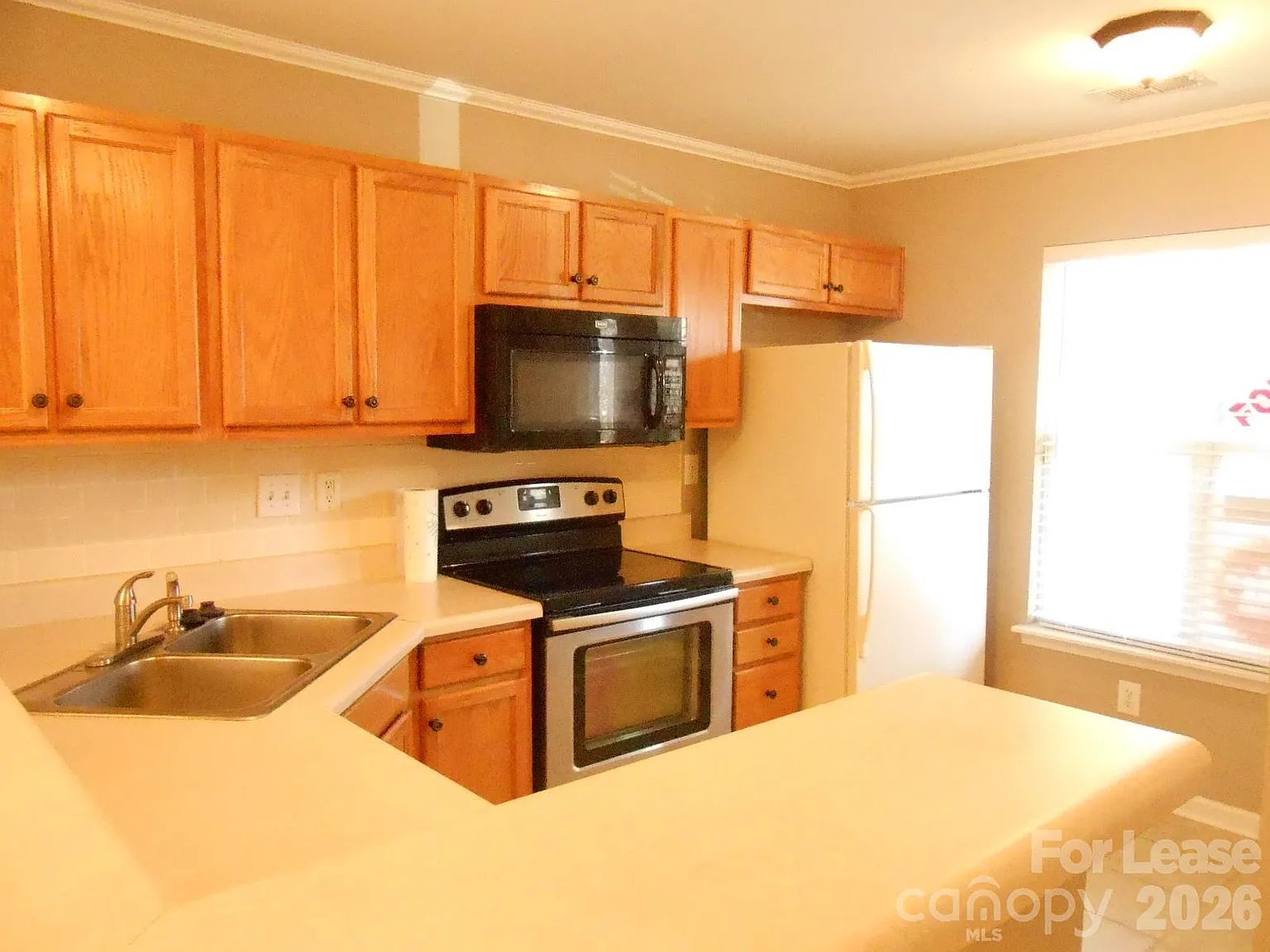 2 bed, 2.5 bath, 1096 sqft, $1,400 — Photo 2