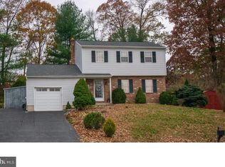 5 Roberts Cir, Upper Chichester, PA 19061