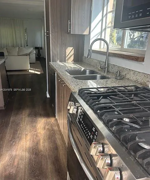 1785 Calais Dr #5 — Photo 2